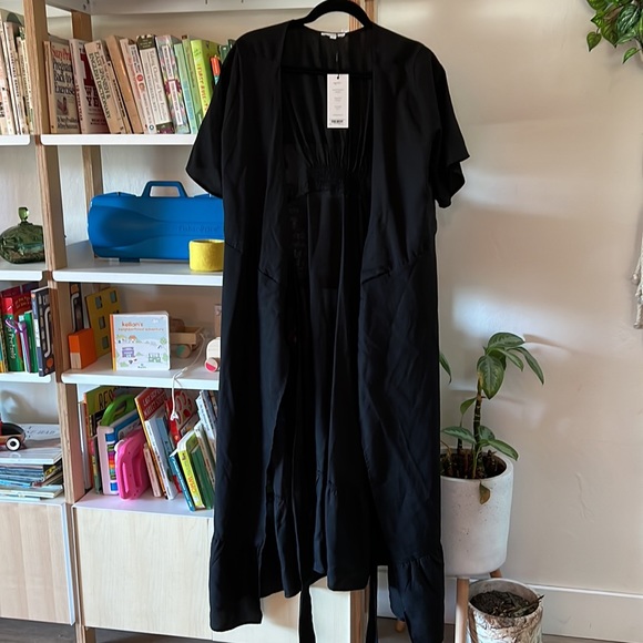 VETTA flutter sleeve wrap dress - Picture 8 of 9